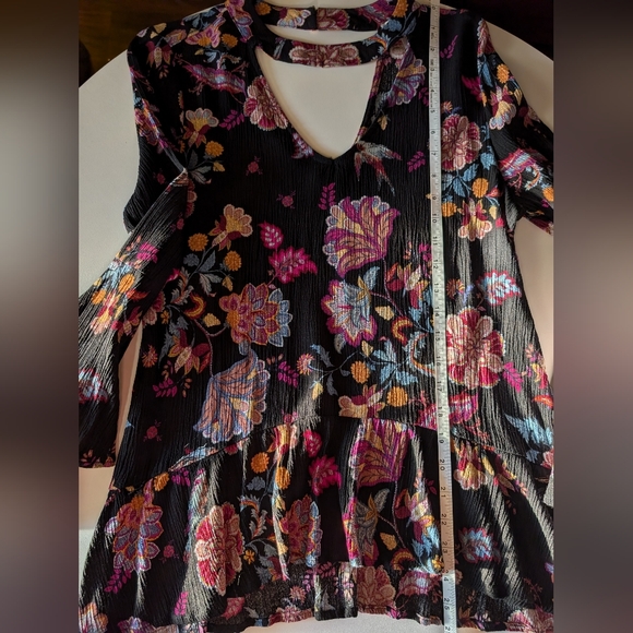 Grace & Lace Floral Bell Sleeve Blouse - Black and Pink - Picture 6 of 8